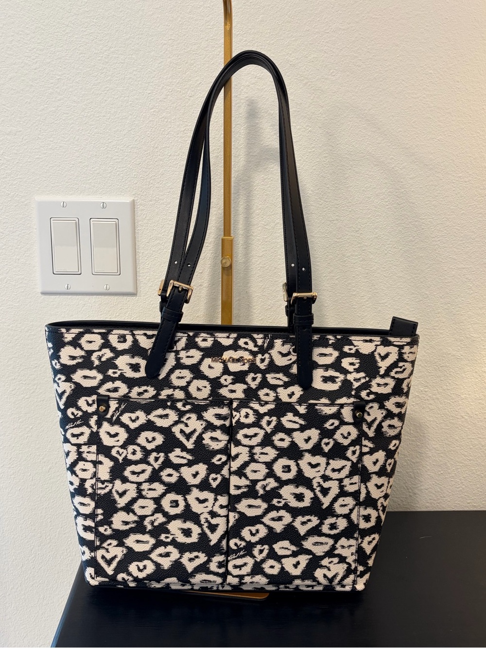 Michael Kors MEDIUM GRAPHIC ANIMAL PRINT TOTE BAG